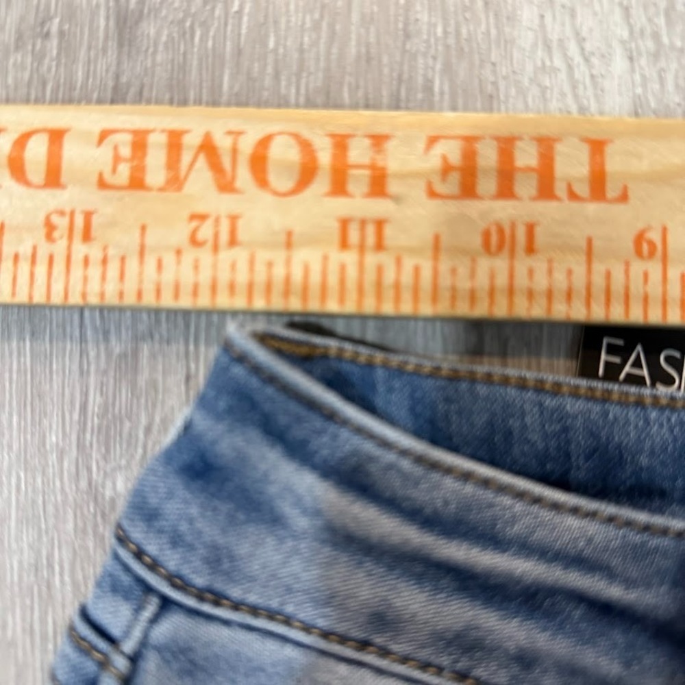 Fashion Nova Womens Mid Rise Skinny Leg Denim Distressed Jeans Blue Size 3 NWT - Picture 5 of 7